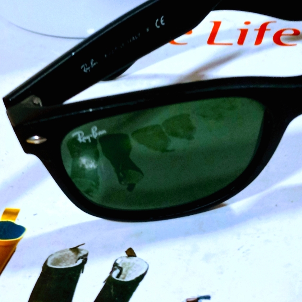 Black Ray-Ban Sunglasses